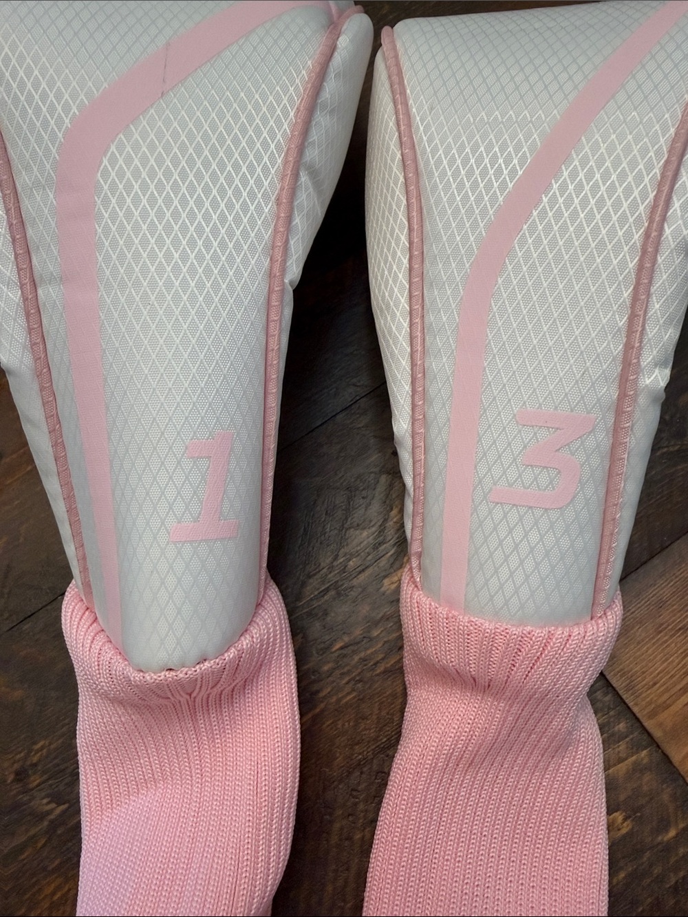 Set of 2 pink and white golf head covers clubs, driver, hybrid 1 & 3 NWOT - Picture 3 of 6